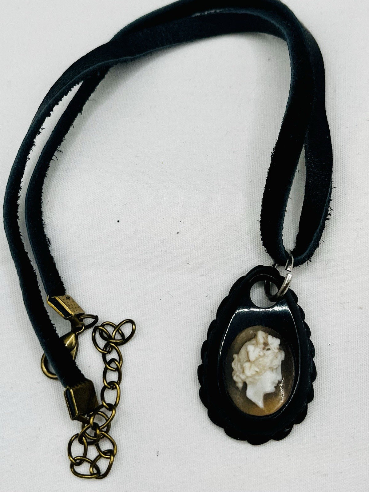 Victorian Carved Whitby BLACK JET SHELL CAMEO MOURNING Leather Choker necklace
