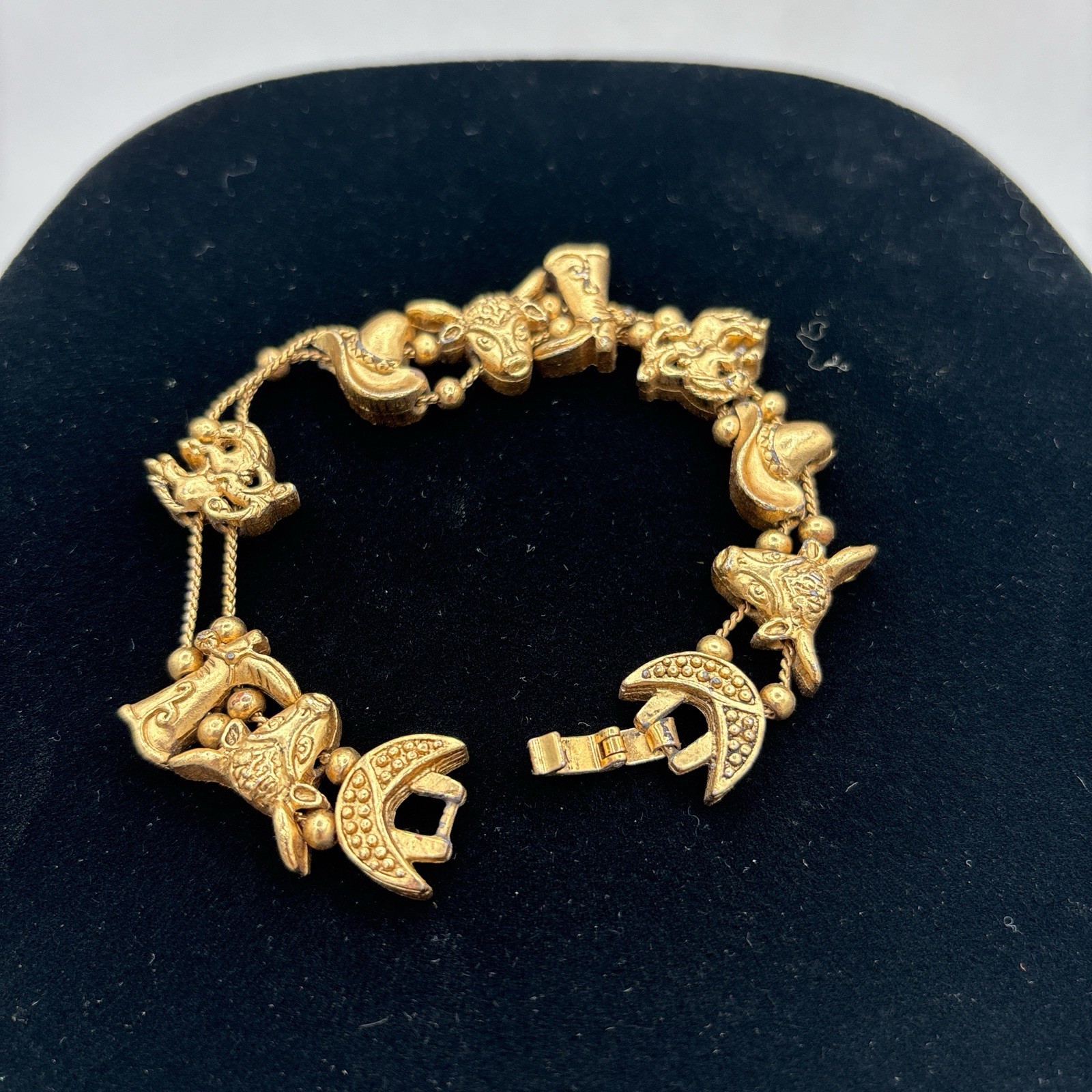 Vintage 90s Western Bracelet Gold Tone Saddle Cowboy Hat Steer Bull Fashion