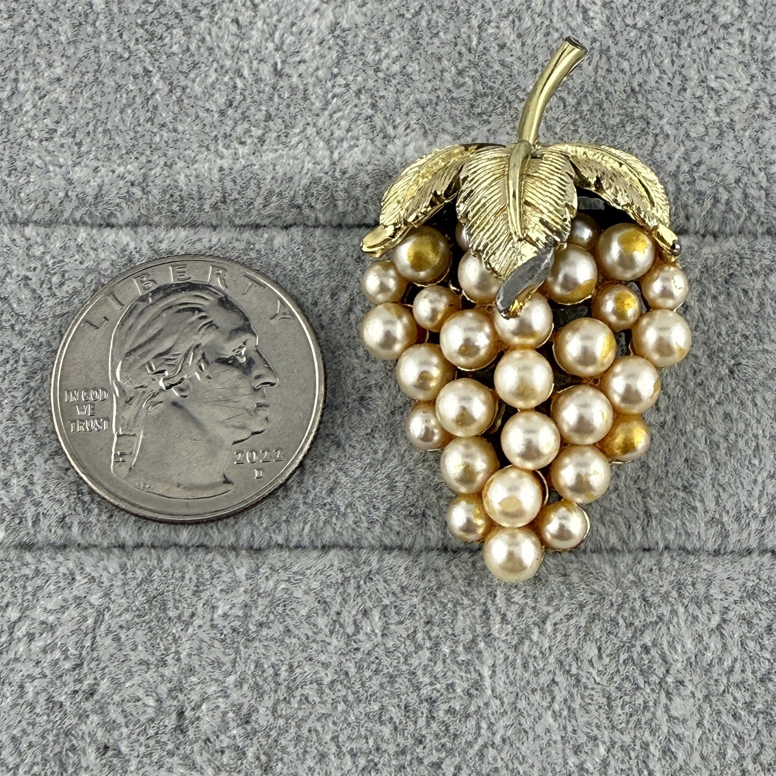 Vintage Grapes Grape Cluster Bunch Faux Pearl Gold Tone Brooch Pin #64993