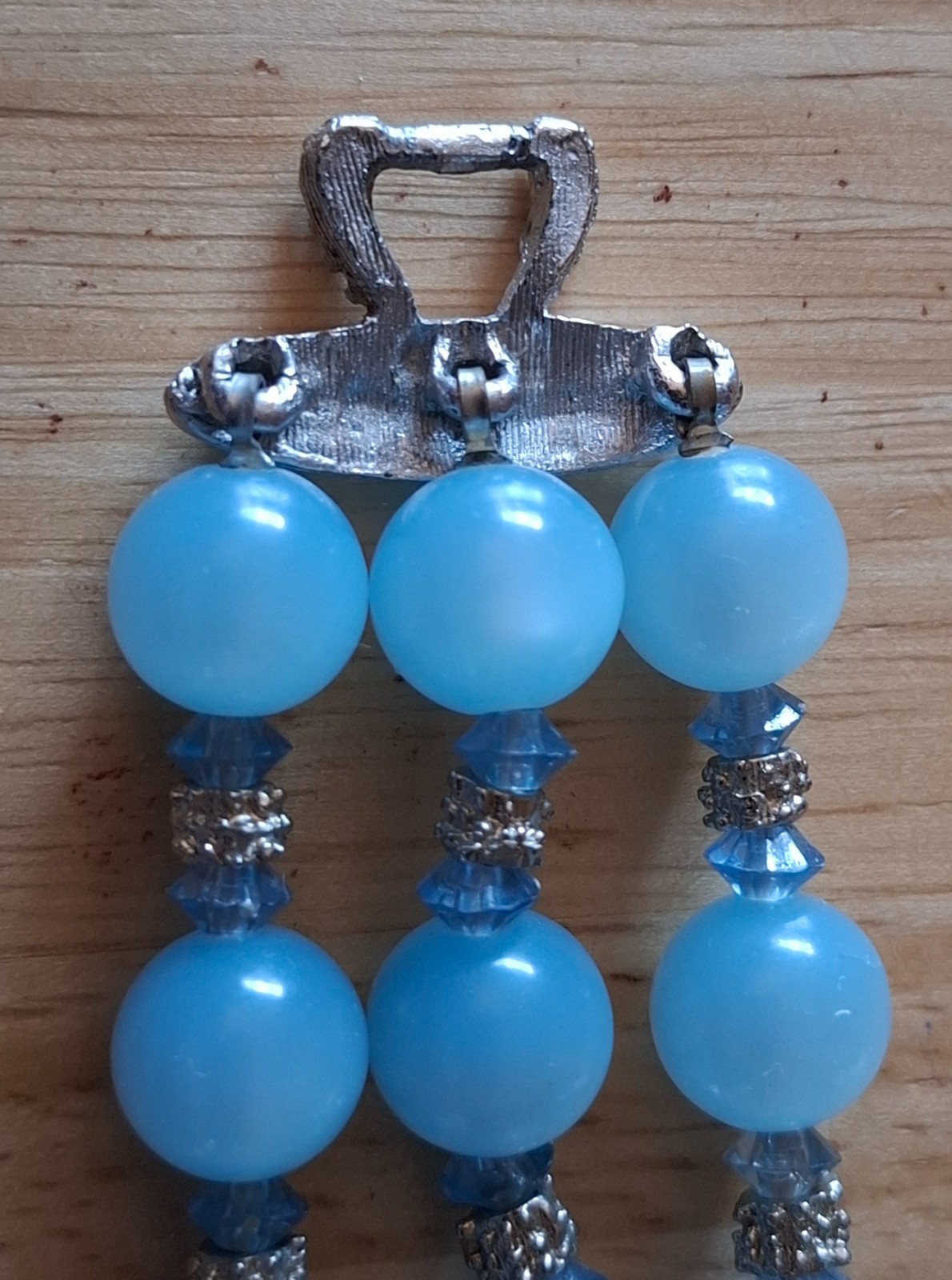 Jewelry Vintage Silver Tone Triple Strand Blue Moonglow Lucite Beads Bracelet