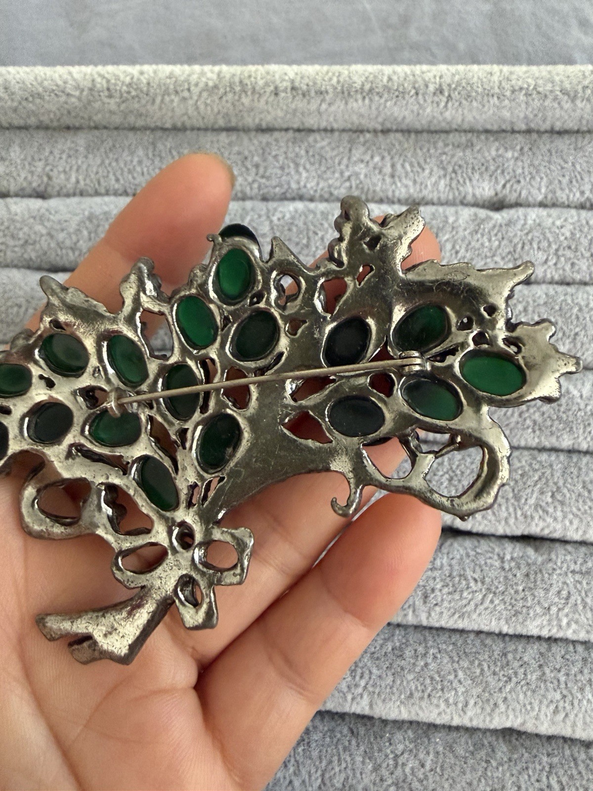 Vintage Green Glass Cabochon Grapes Bouquet Brooch Silver Tone Pin