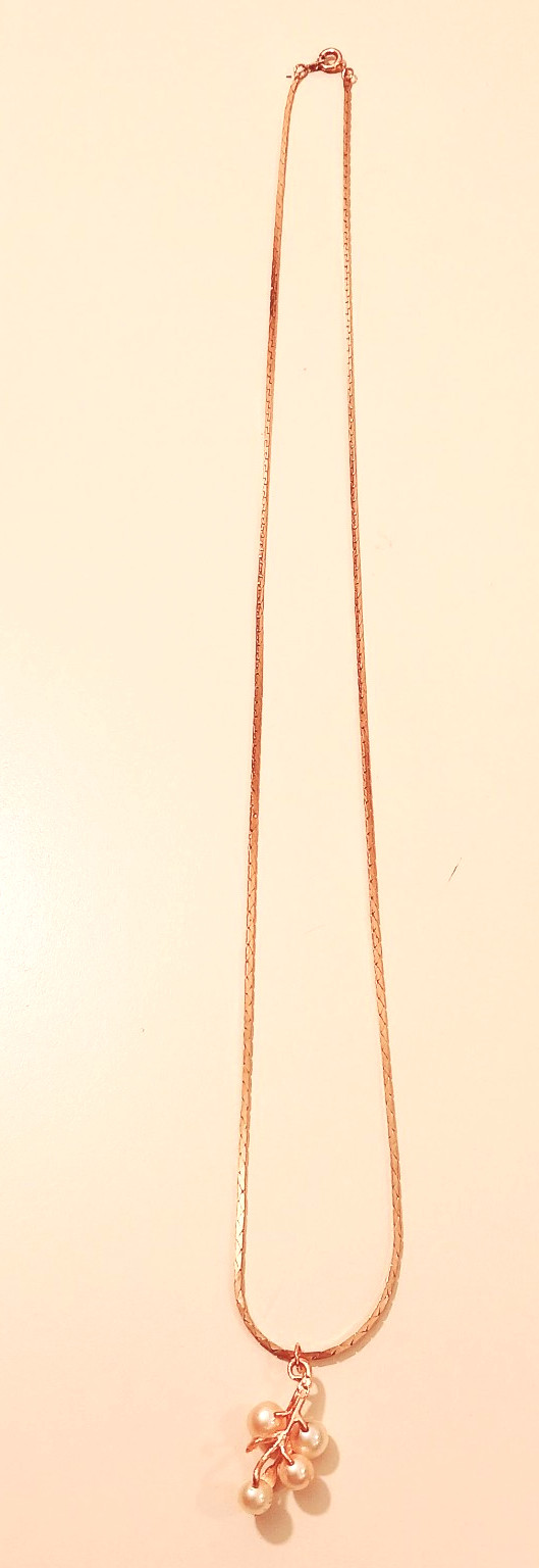 Gold Tone Pearl Cluster Flower Pendant Necklace 23.5″ Smooth Chain