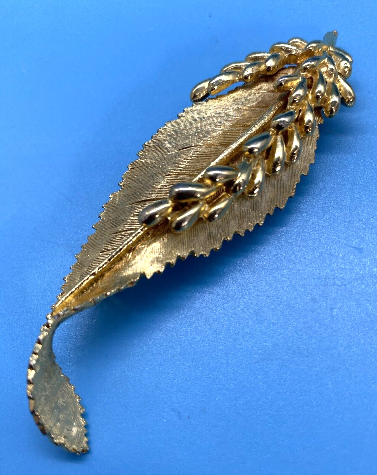 BSK Signed/Leaf Brooch/1950’s-1980’s/Gold-Tone/3.25″ L x 1.25″ W/Vintage