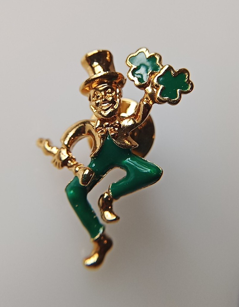 AVON 1995 St. PATRICK’s DAY Leprechaun With Cover & Stick Lapel Pin