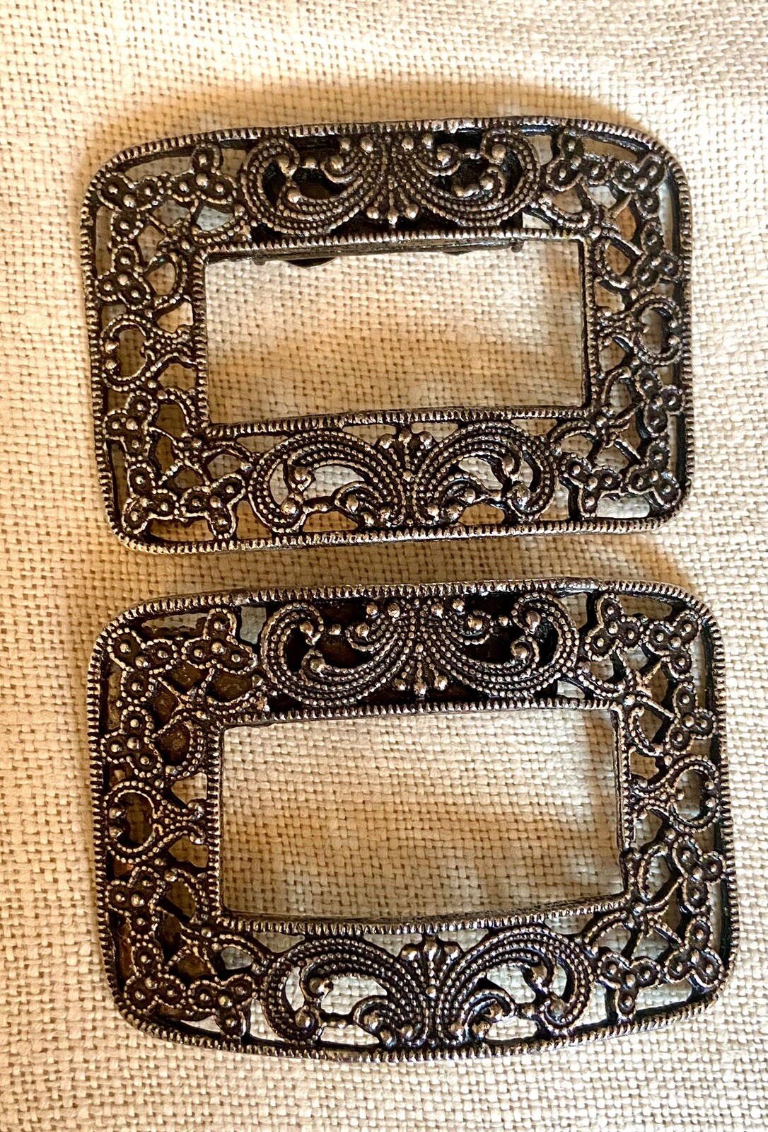 VINTAGE EDWARDIAN VICTORIAN STYLE PEWTER ORNATE SHOE, DRESS OR FUR CLIPS