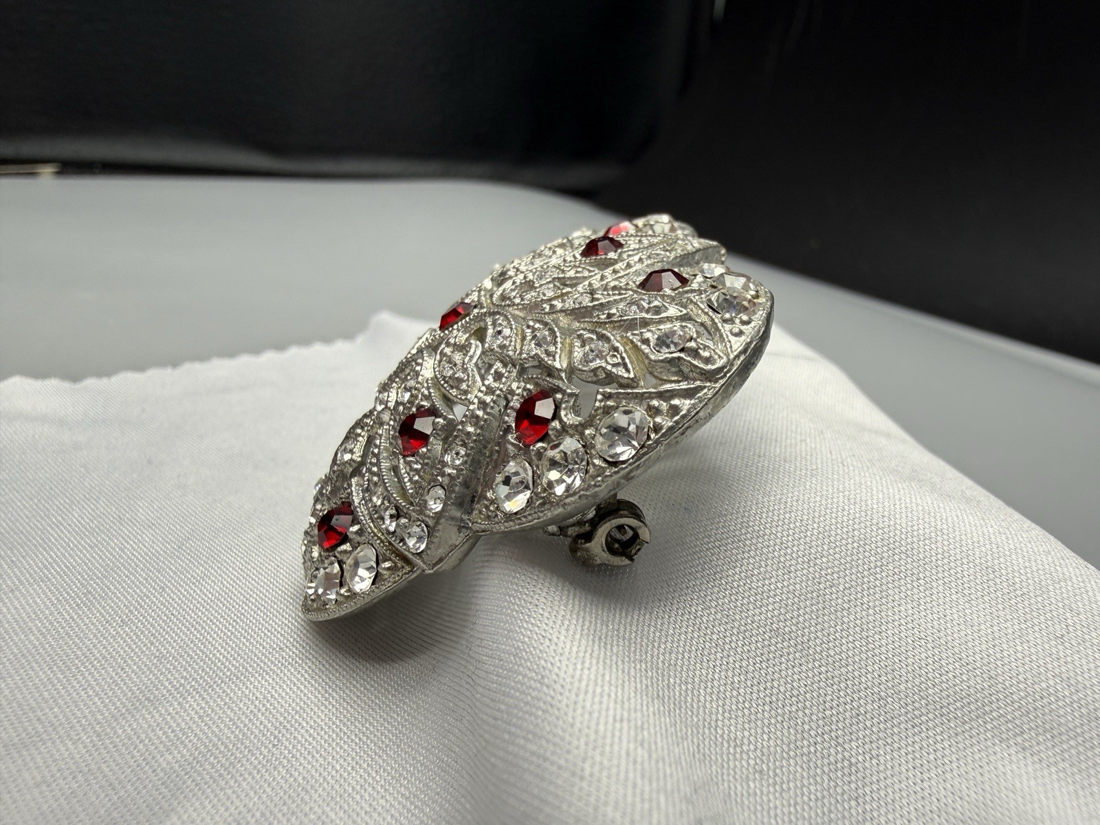 Brooch 1930s Pot Metal New England Glassworks Red & Clear Rhinestone VTG 5.1cm