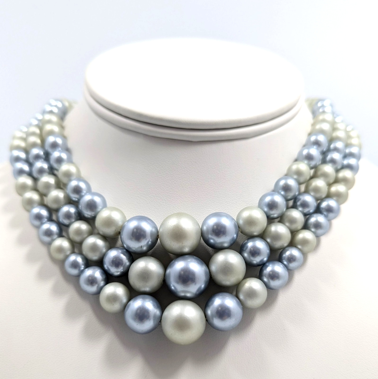 1960’s Faux Pearl 3 Strand Blue White Bead Choker Vintage Necklace Japan 15″-17″