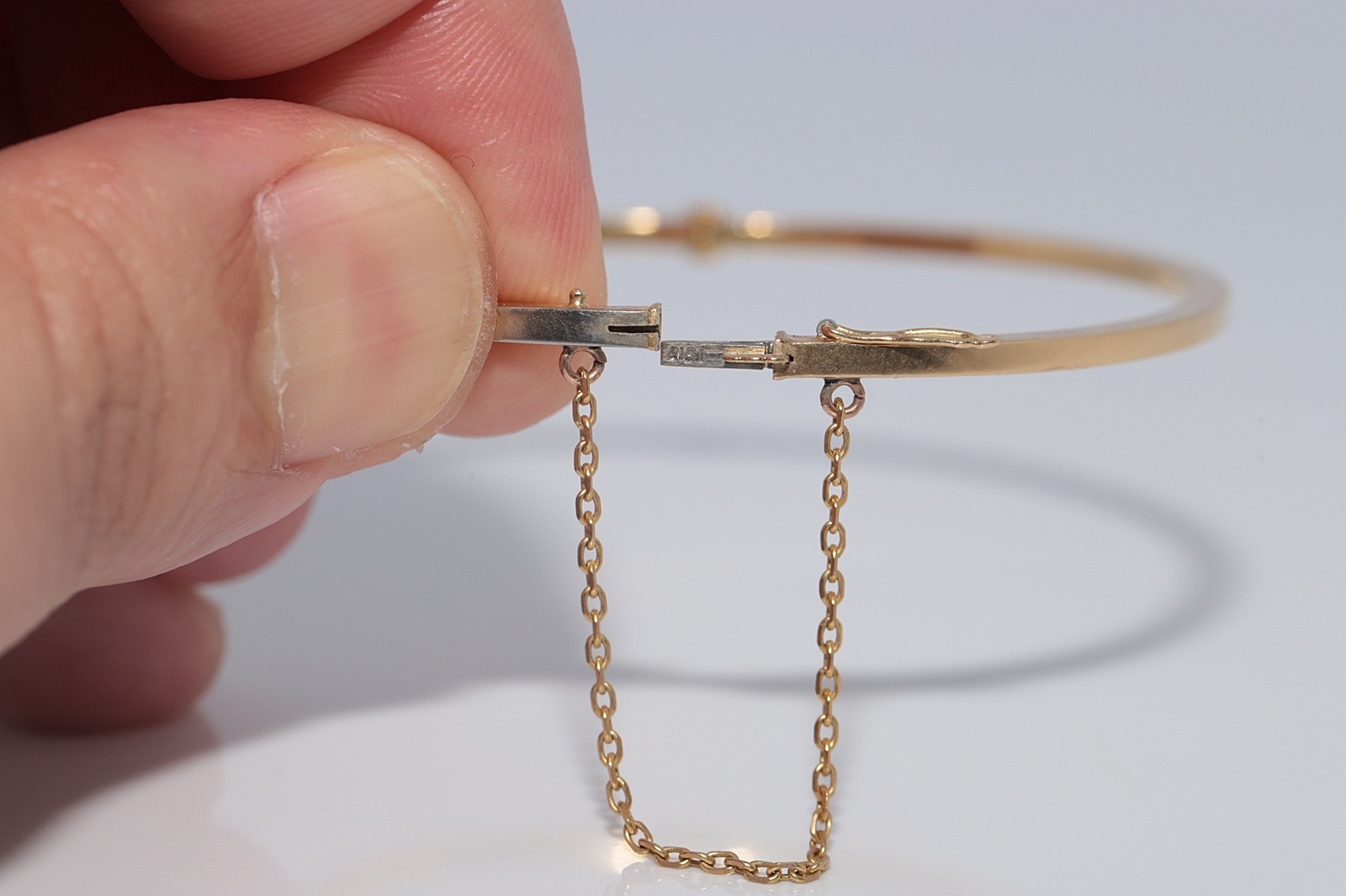 Antique Circa 1920s Art Deco 18k Gold Natural Diamond Decorated Bangle Bracelet