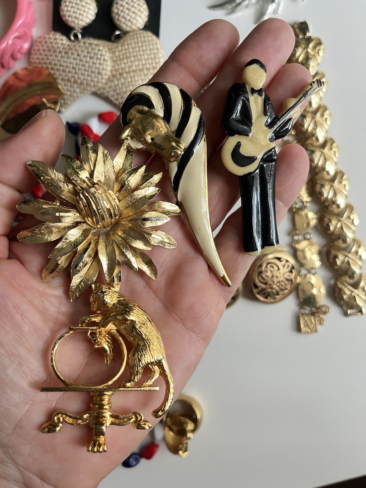 Vintage jewelry Lot Brooch Necklace Coro Coventri Avon Klum BSK STANNARD 1960-80