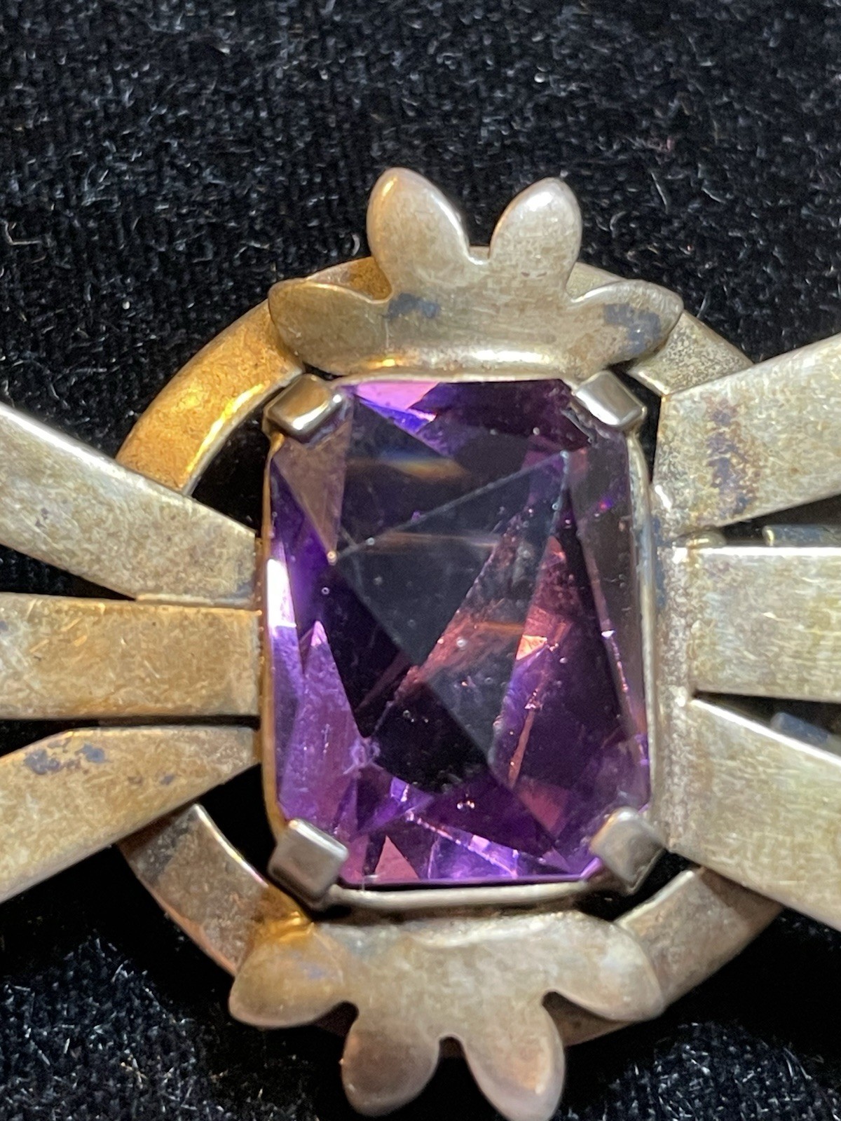 LARGE VINTAGE STERLING SILVER RIBBON BROOCH PURPLE PASTE STONE CIRCA 1940s-50s