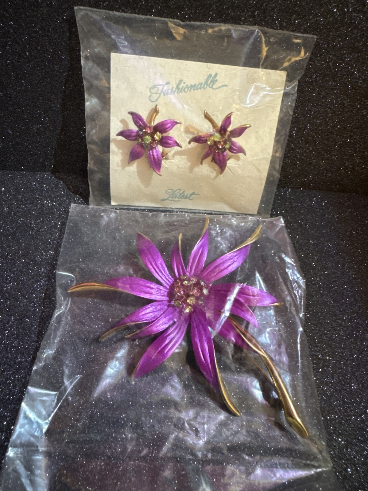 LISA Vintage Enameled Figural Flower Metallic Violet Brooch And Earrings Set
