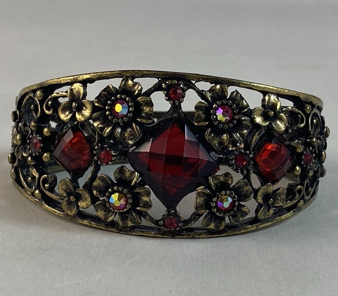 STUNNING VINTAGE LOOKING RED RHINESTONE CRYSTAL STATEMENT BANGLE BRACELET ~ S/M
