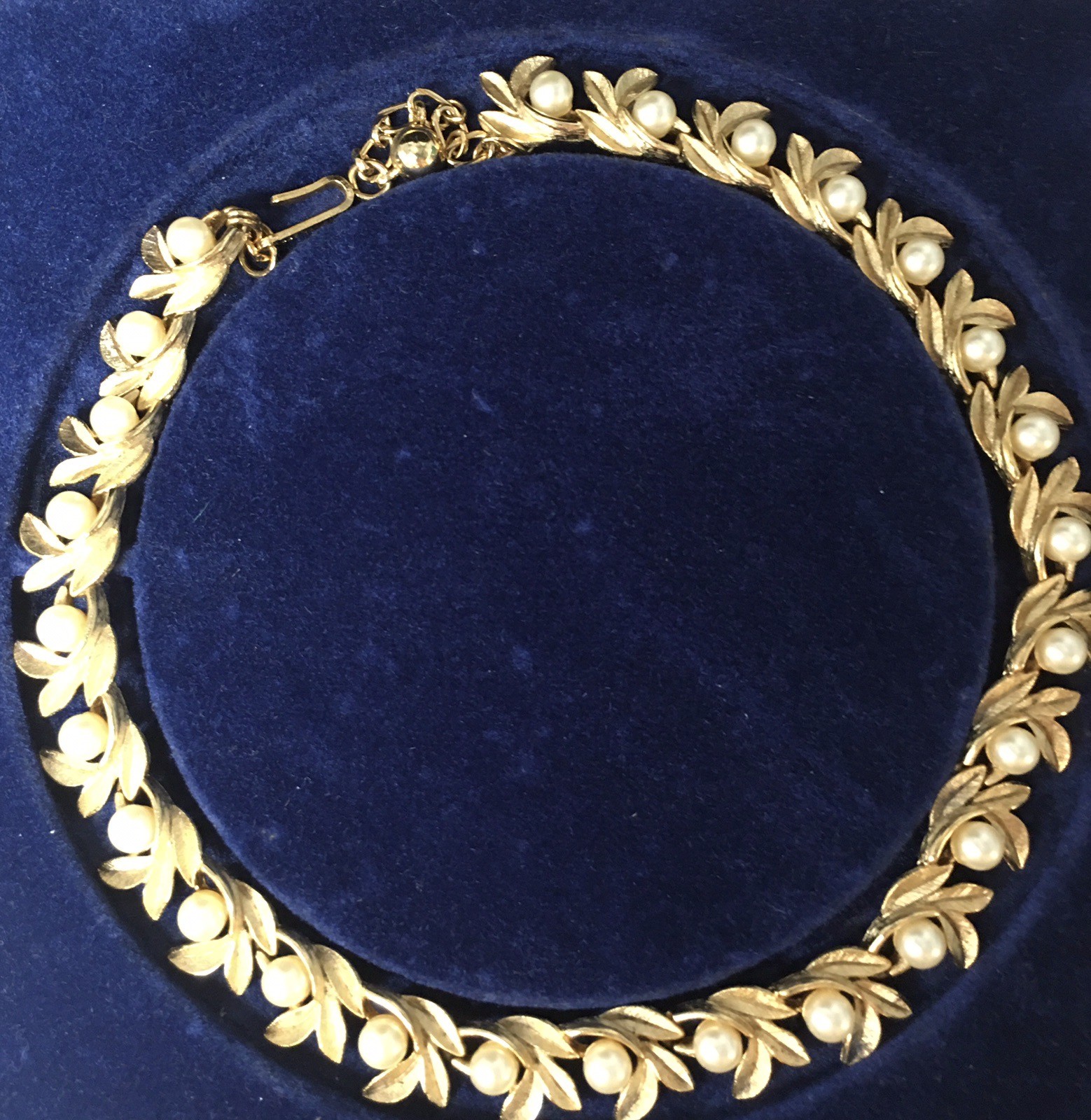 1971 VTG Avon Evening Creation Flower Simulated Pearl Necklace Earrings Box Set