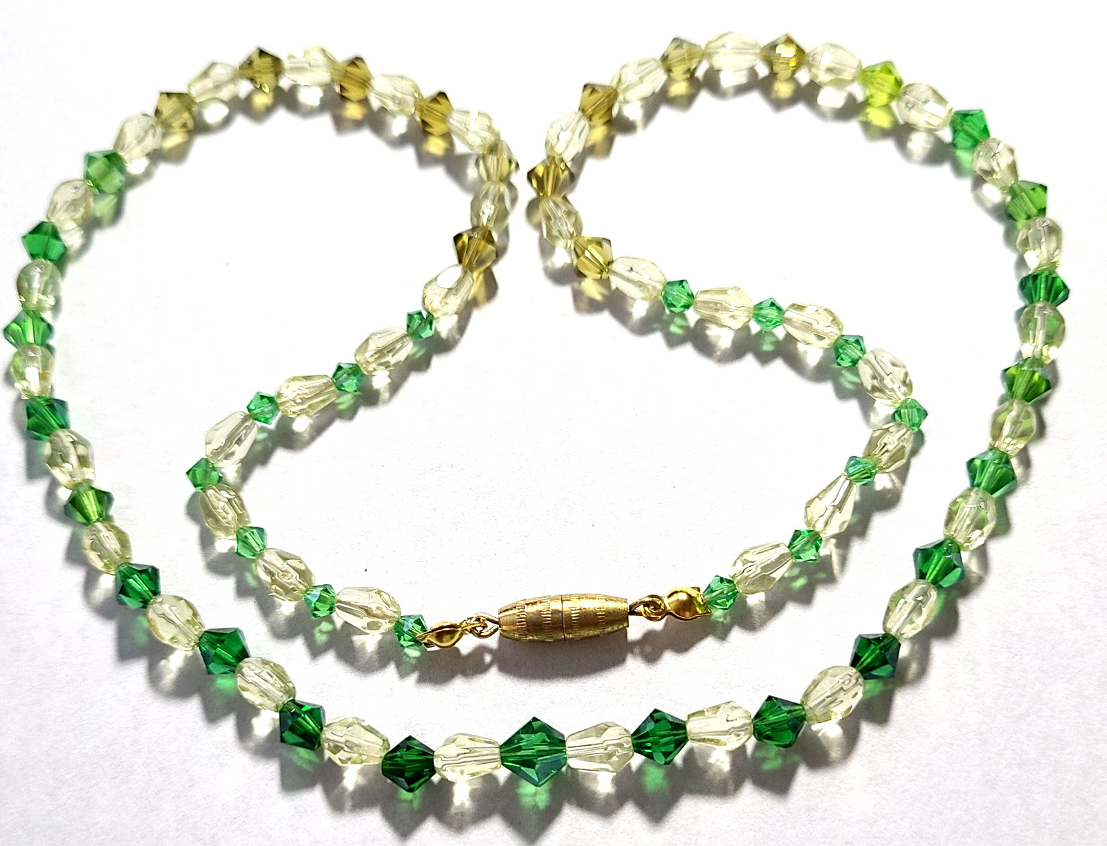 VINTAGE STUNNING GOLD TONE CITRINE GREEN FACETED GLASS NECKLACE