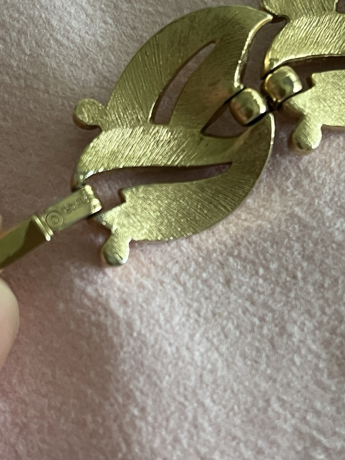 Vintage Trifari Bracelet Gold Tone Leaf Link 7.25 In