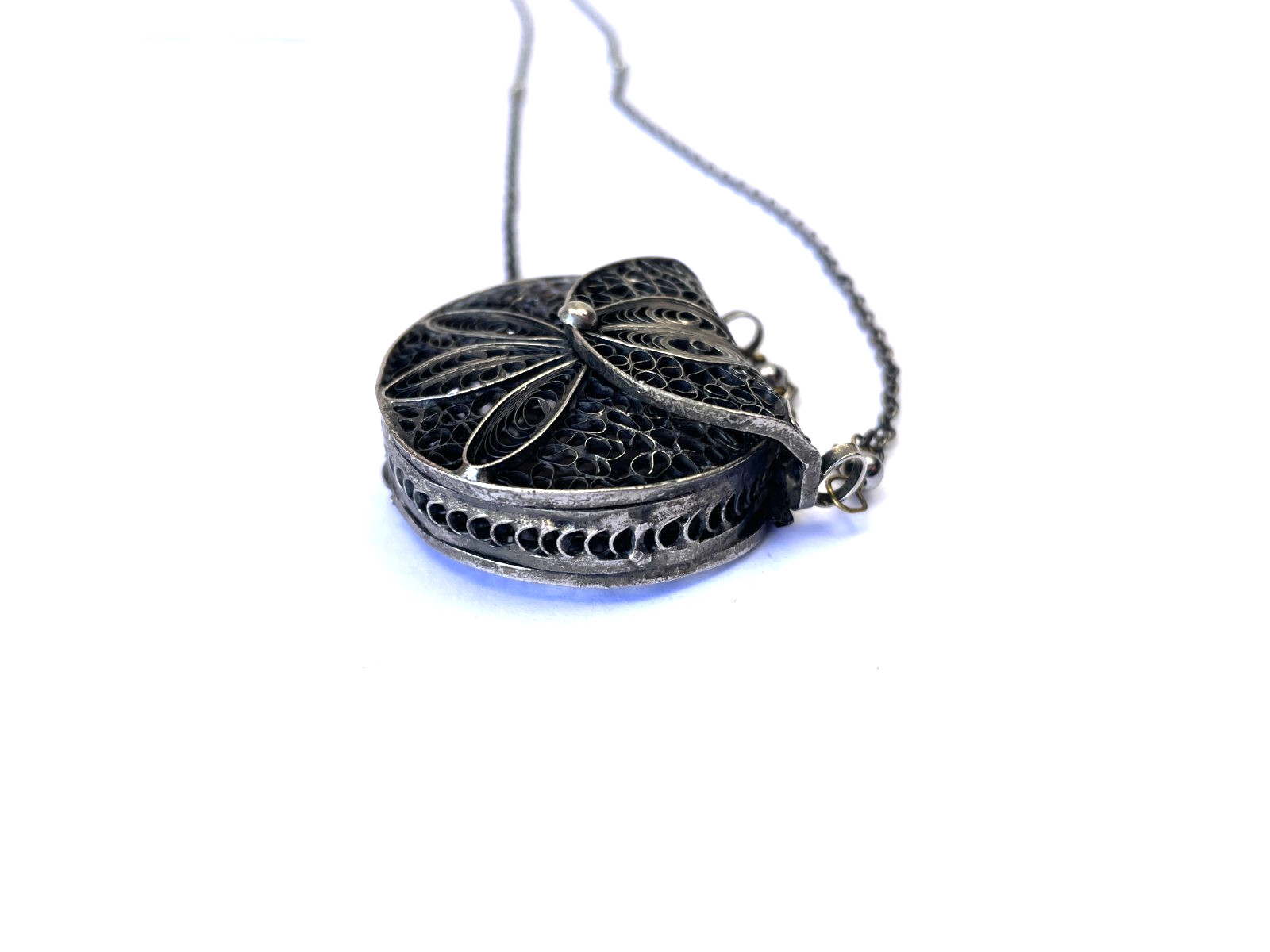 Vintage Filagree Metal Silver Tone Coin Purse Pendant Long Necklace