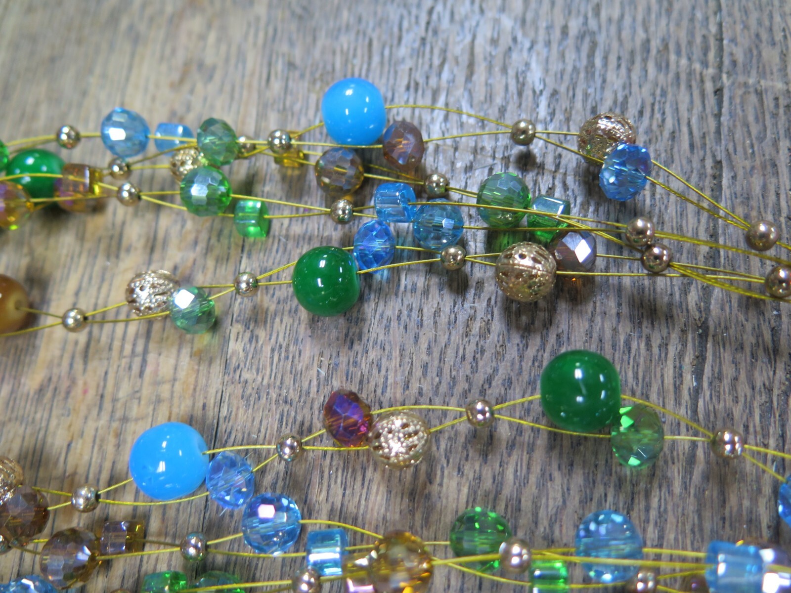 VINTAGE Multi Strand Beads Jeweled Wire Wrap Flexible Necklace 20″ W/ Earrings