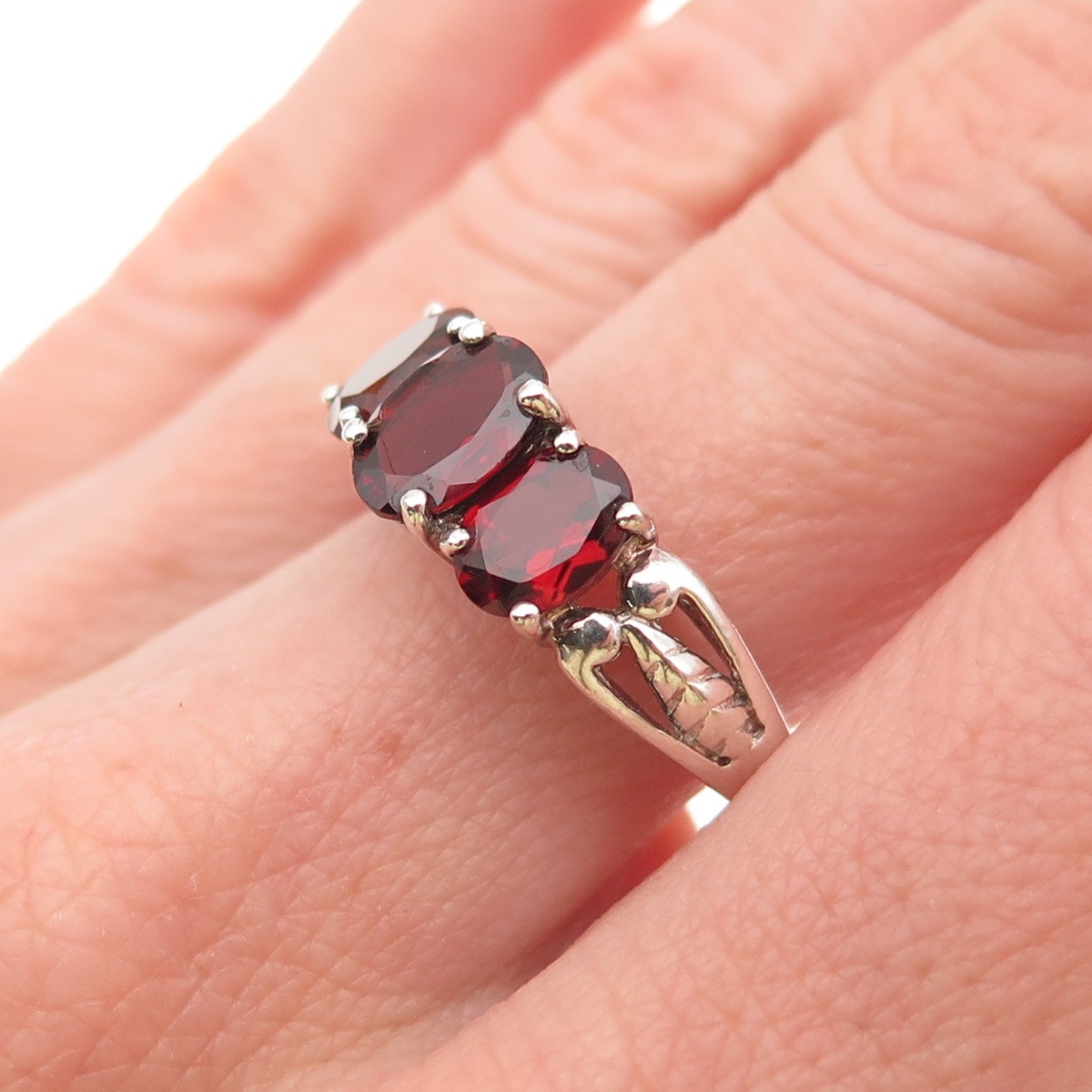 925 Sterling Silver Vintage Real Oval-Cut Red Garnet Ring Size 8.25