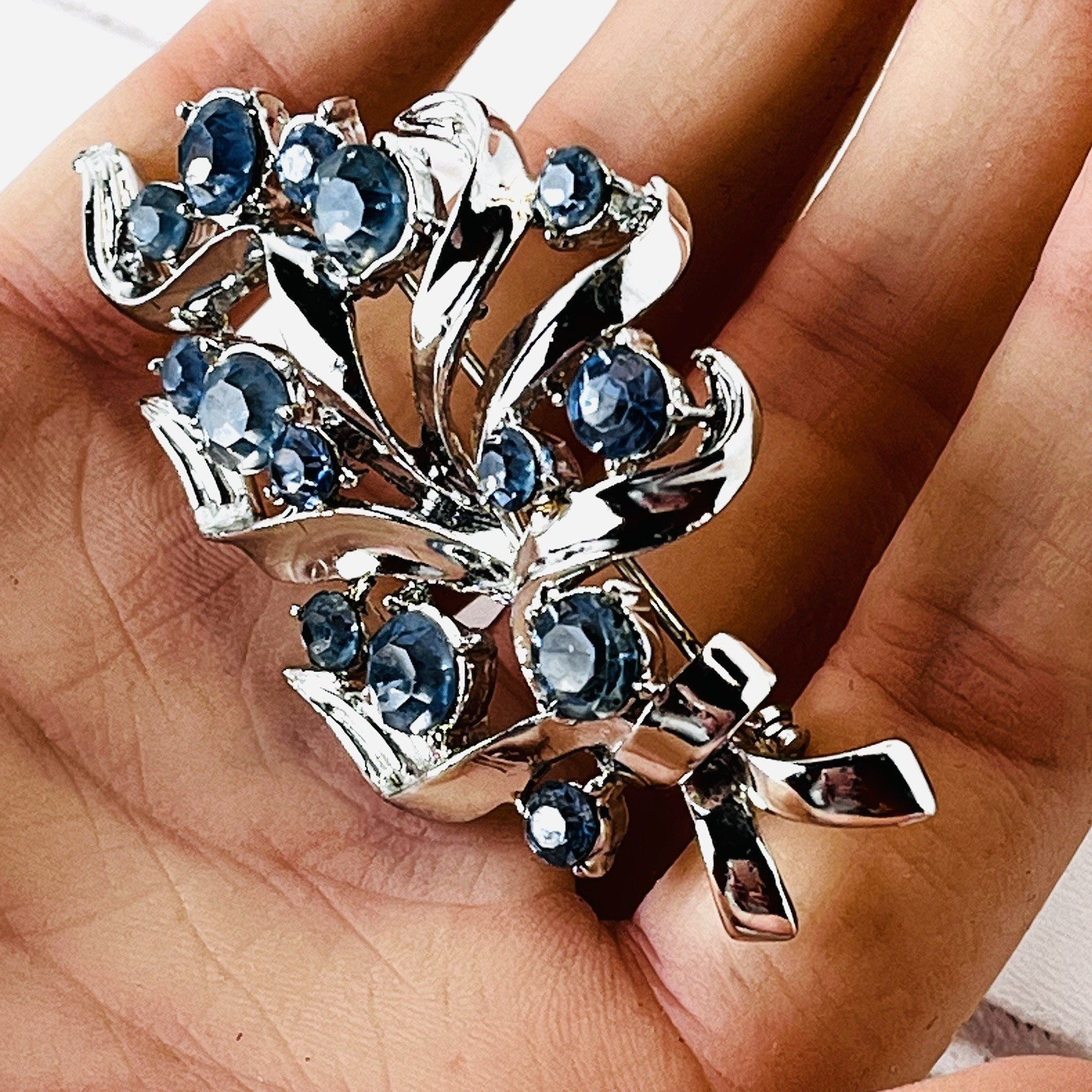 Vtg 1960s Blue Prong Set Rhinestone Brooch Pin -Floral Bouquet – 3” – Silvertone