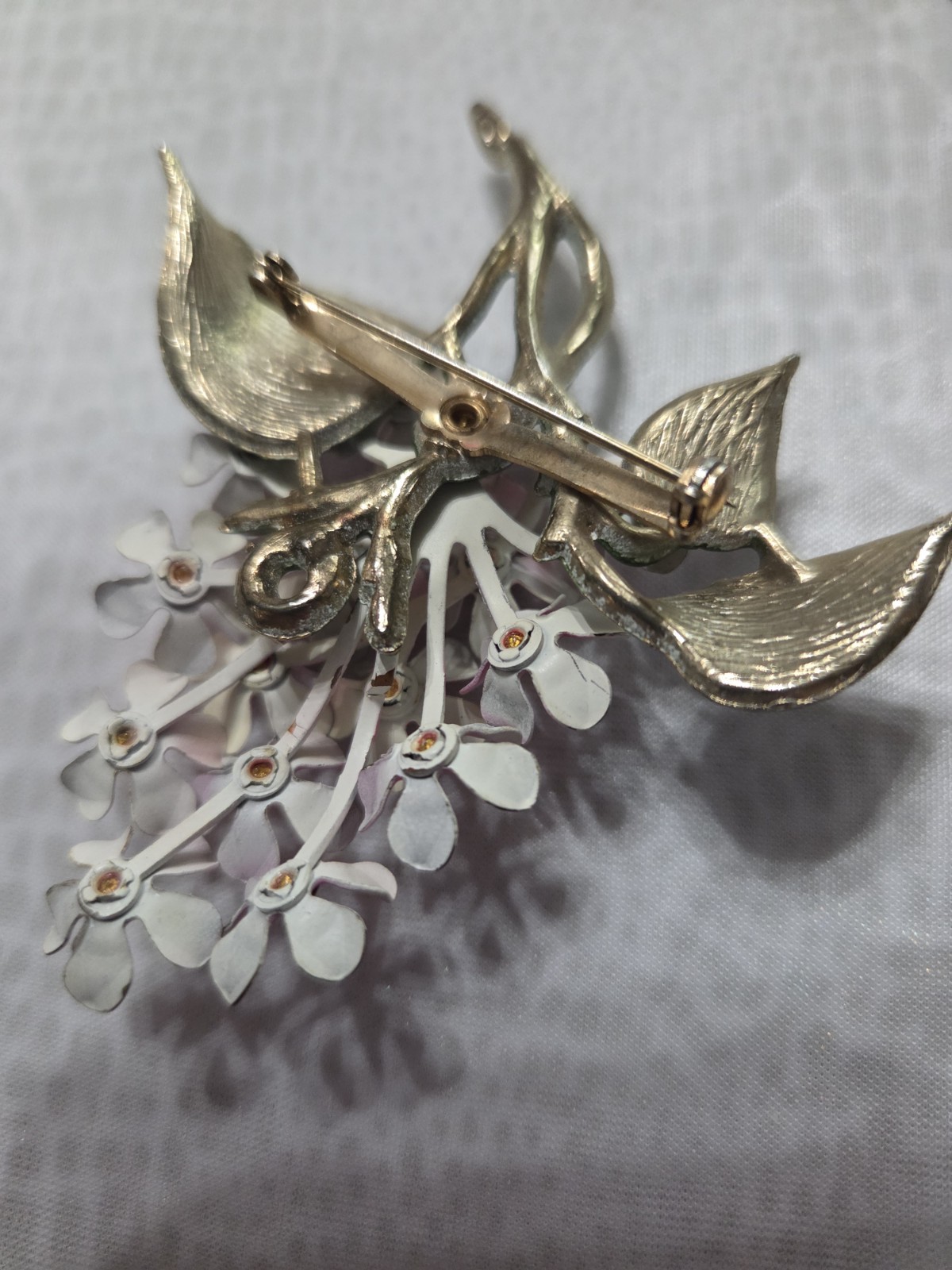 Lot Of 4 Brooches 1 Coro 3 Unbranded Flowers And Bow Excellent Condition…
