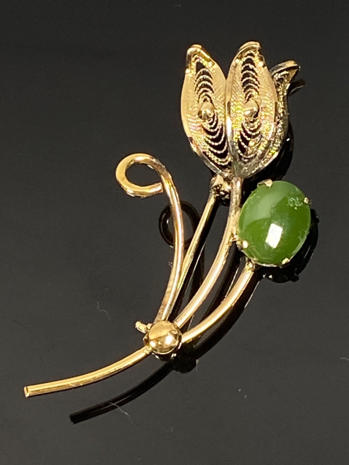 STERLING SILVER GOLD WASH Nephrite Jade Flower Pin Brooch “W” Mark 3.8g