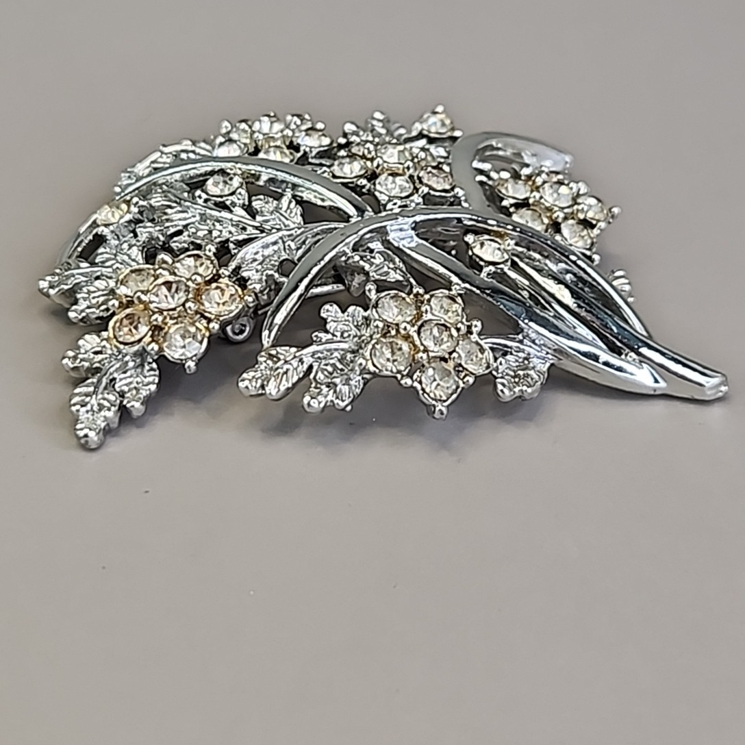 Rhinestone Flower Stem Brooch Clear Glass Silver Tone 2.25″
