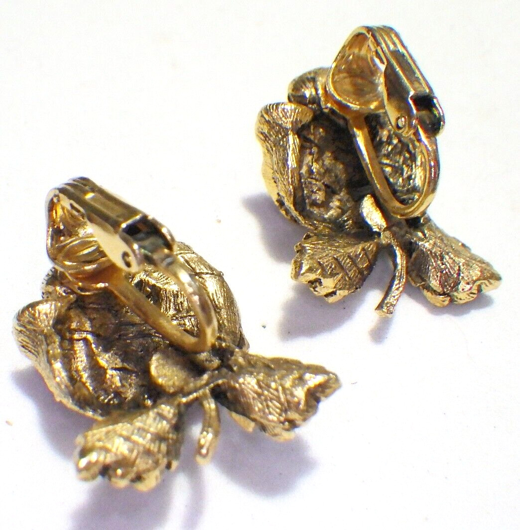 Stunning Vtg Fuchsia Red & Green Crystal Gold Plate Rose Flower Clip Earrings 1″