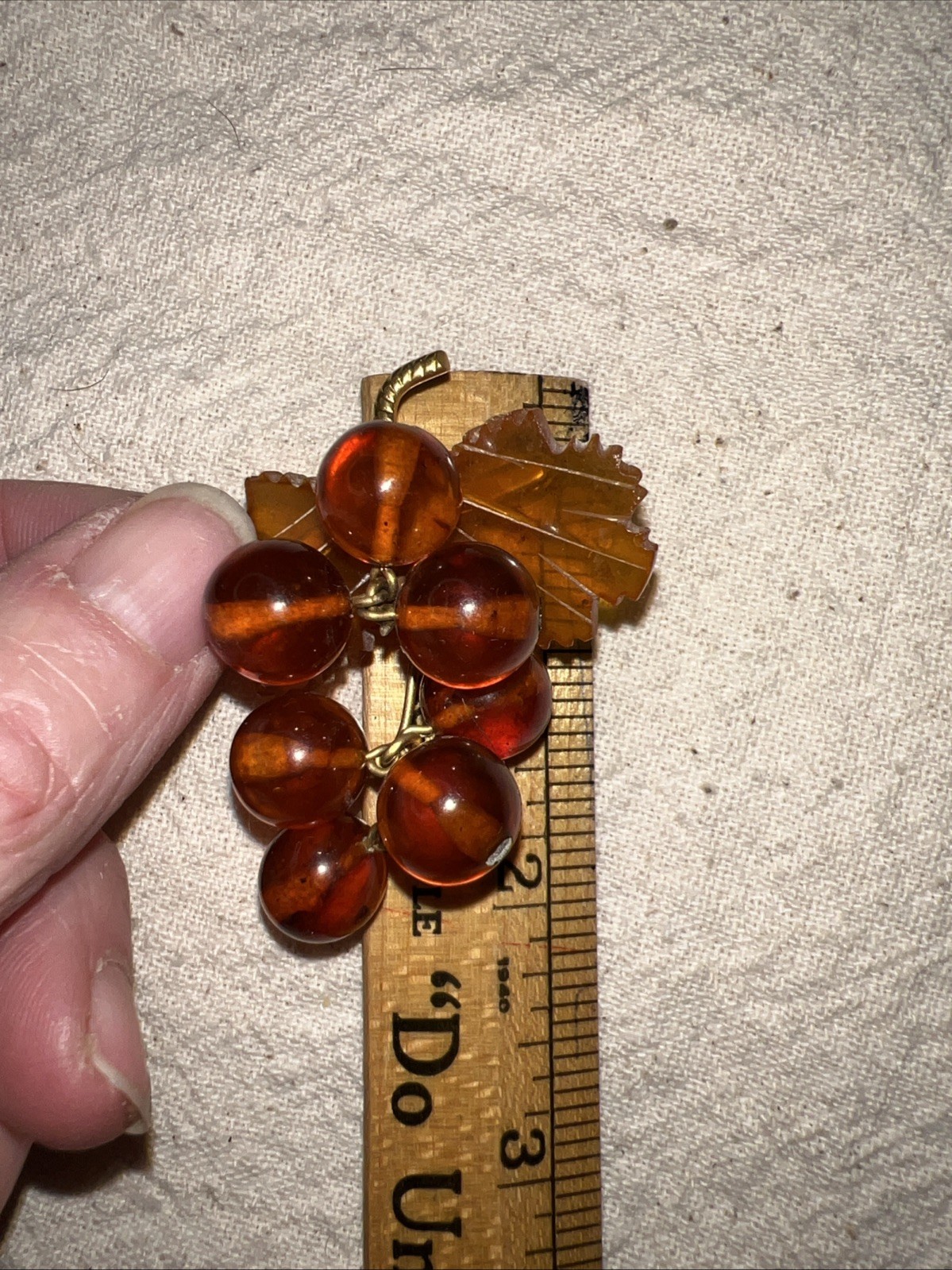 VTG Amber Lucite Grape Cluster Brooch Gold Tone Leaves Mid Century Fruit Jewelry