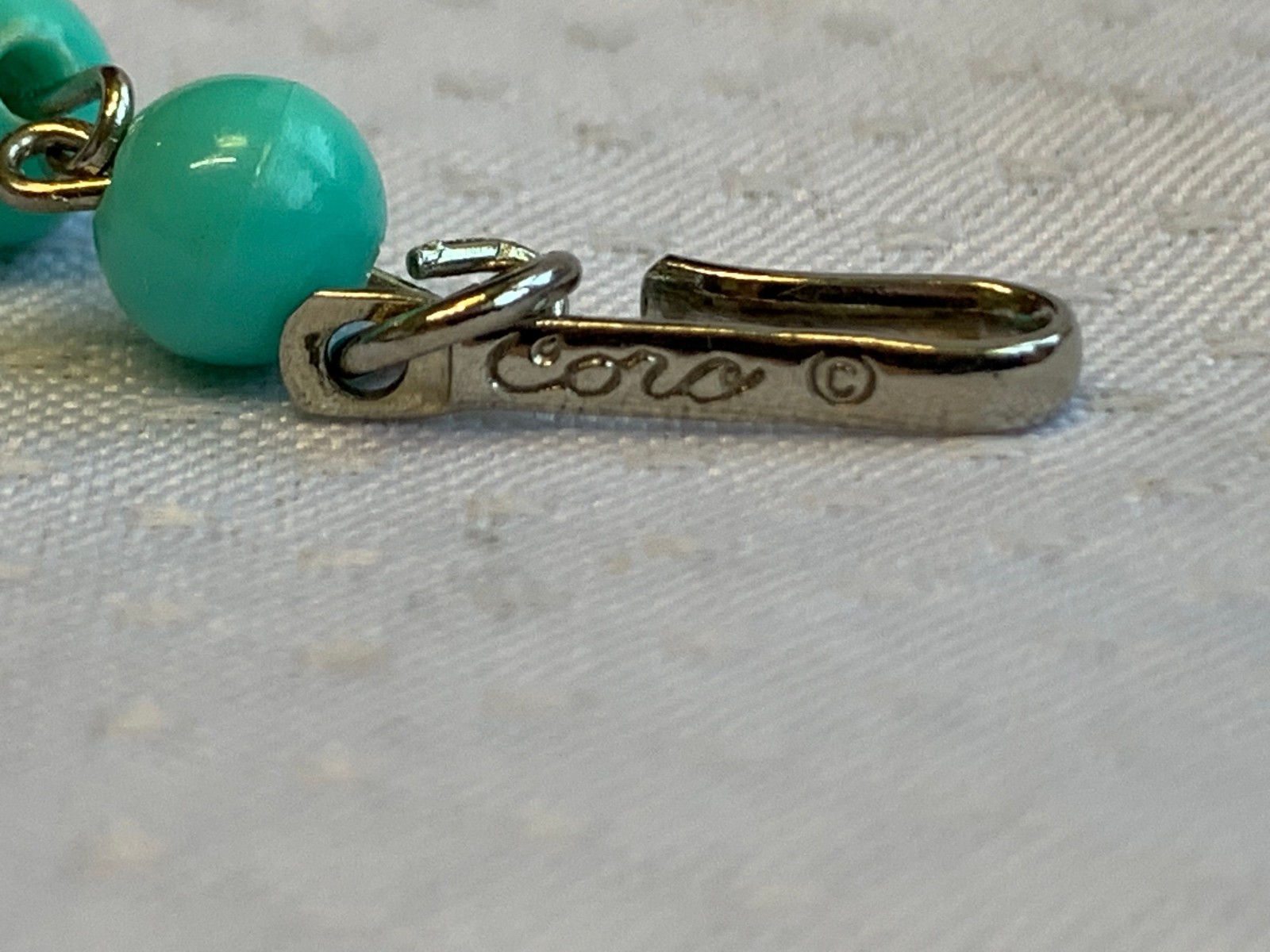 Vtg Coro Necklace 16.5″ Fashion Jewelry Sea Green Enamel Beaded Hook Clasp *READ