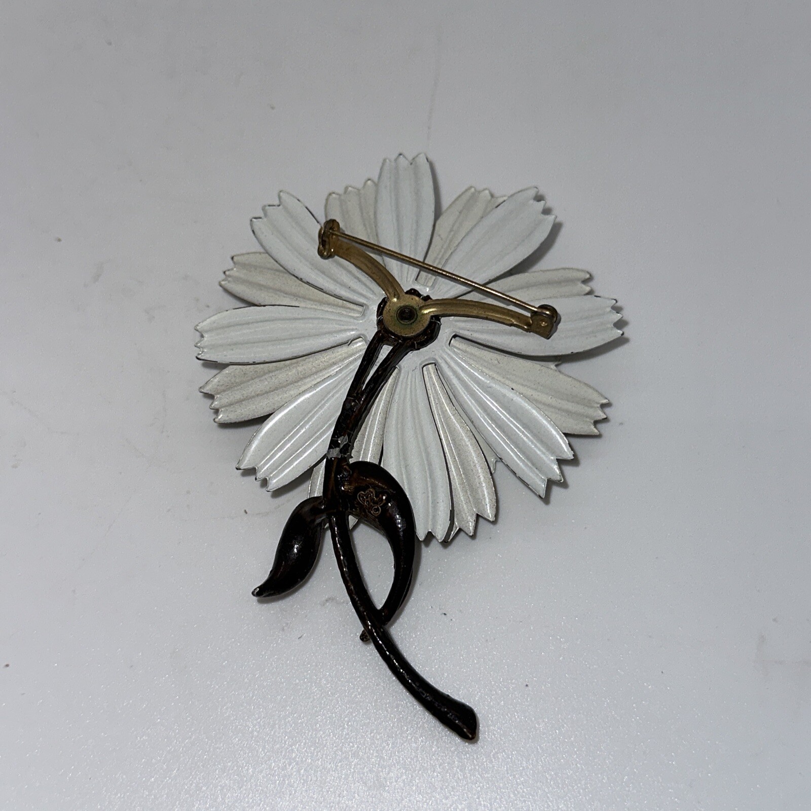Brooch Brown And White Flower Stamped Hallmark