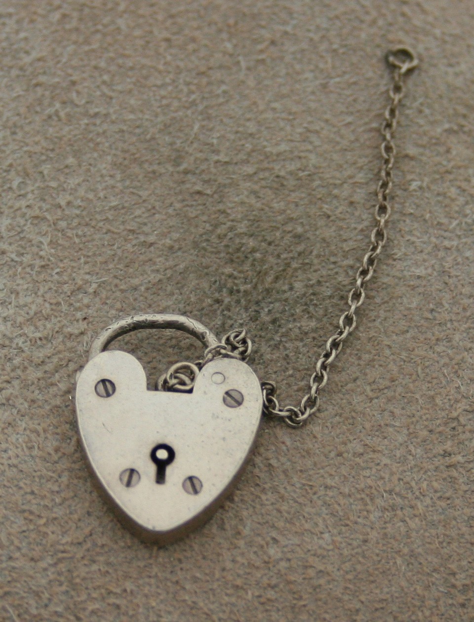 VINTAGE SILVER PADLOCK HEART CHARM – Decorative Keyhole & Safety Chain