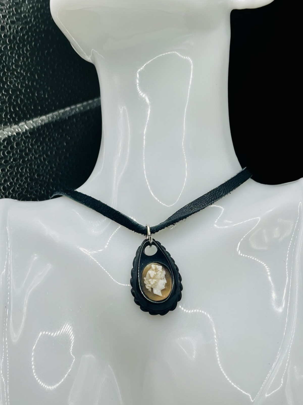 Victorian Carved Whitby BLACK JET SHELL CAMEO MOURNING Leather Choker necklace
