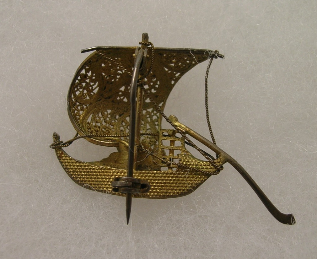 Vintage Cannetille Wire Asian Gold Toned Ship or Boat Brooch or Pin Enameled JL!