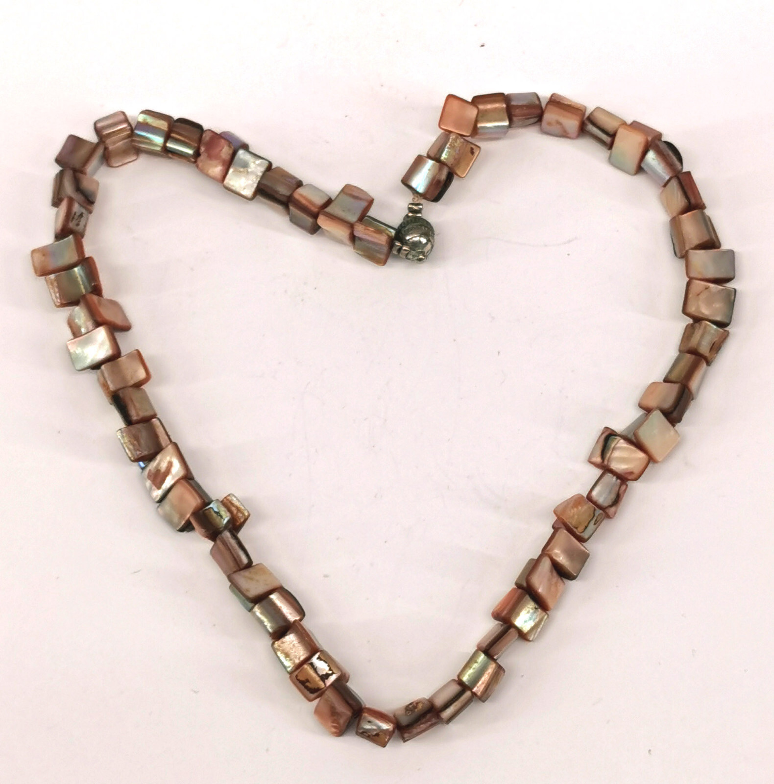 9125321 Dark Nacre Necklace Old 16 1/2in