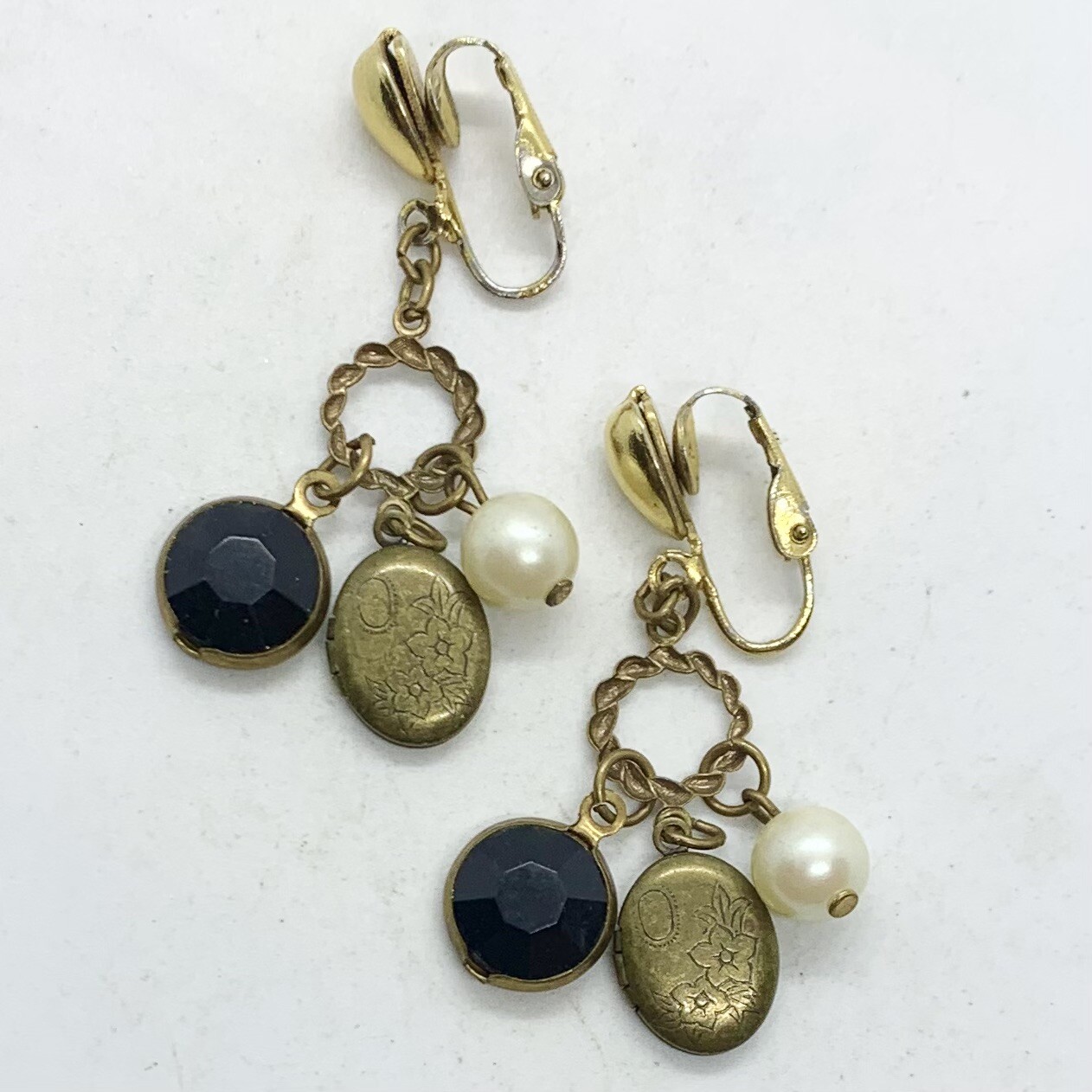VTG ETCHED FLORAL LOCKET BRASS BEZEL CHAIN DANGLE EARRINGS CLIP-ON