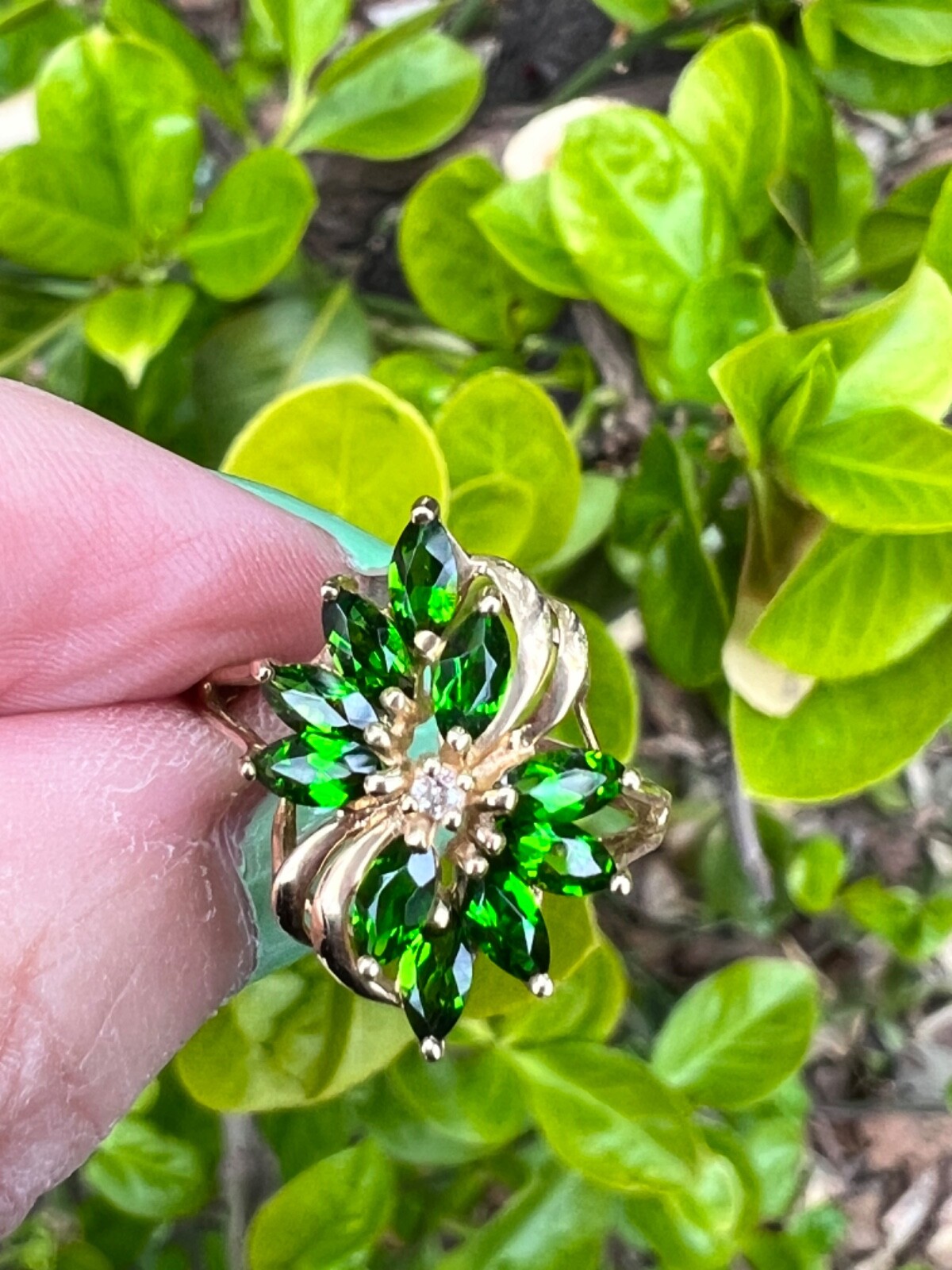 VINTAGE 14K YELLOW GOLD VIVID GREEN CHROME DIOPSIDE DIAMOND COCKTAIL RING