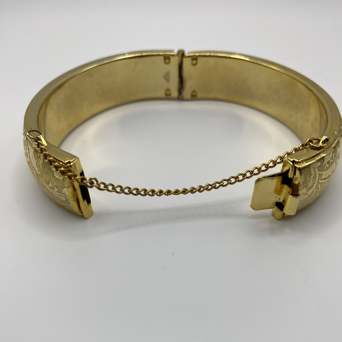 Hinge Bracelet Gold Tone Brocade Scroll Design Safety Chain Boho 2.3 x 2 in