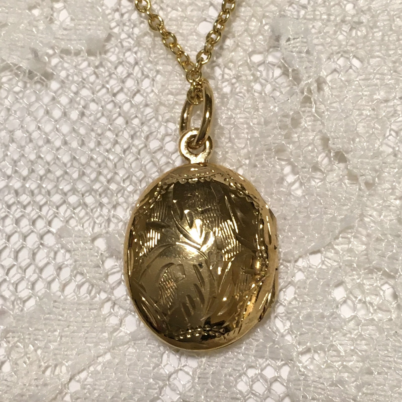 Vintage Locket Pendant Neckla Engraved Flower Oval Gold Tone Sterling Silver 925