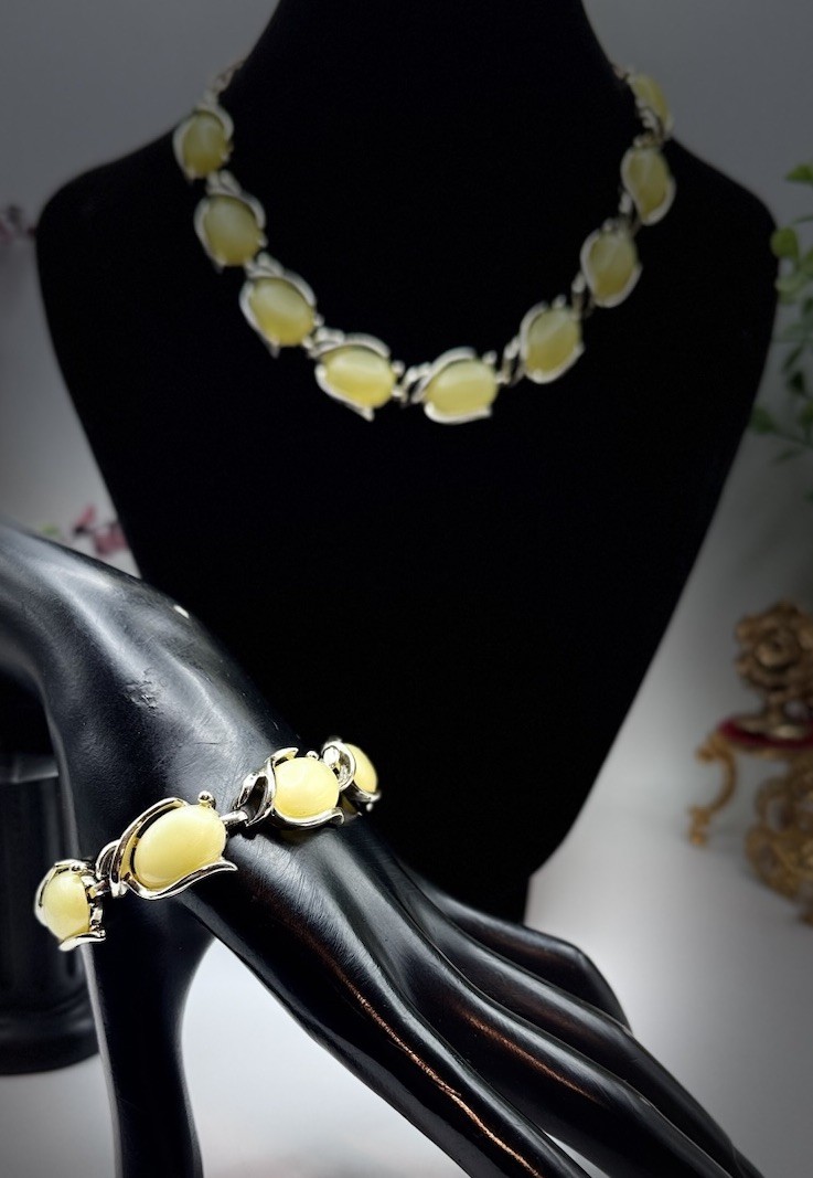 Vintage Coro Lemon Thermoset Necklace & Bracelet Set Unsigned