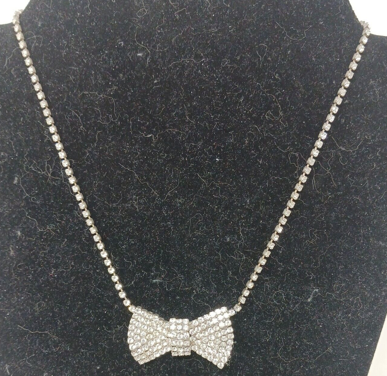 1960’s Rhinestone Bow Necklace Silver Tone Vintage Statement 17.5 in #J11-Pu