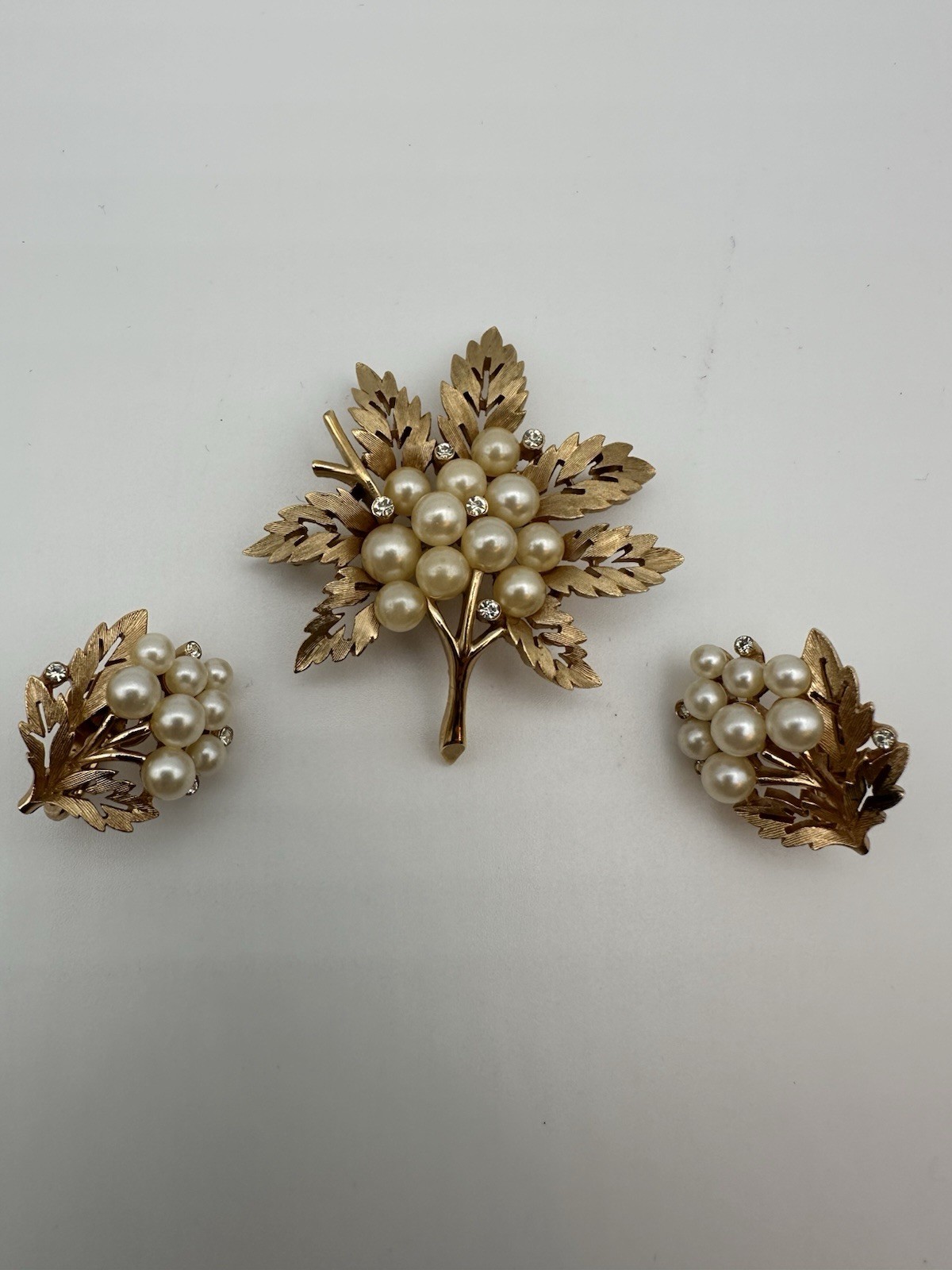 Trifari Signed Gold Tone Leaf Faux Pearl Rhinestone Brooch & Clip-On Earrings