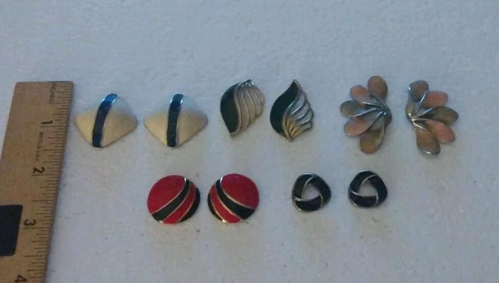 5 Pairs Of 60s, 70’s & 80’s Post Enamel Earrings Multicolors.