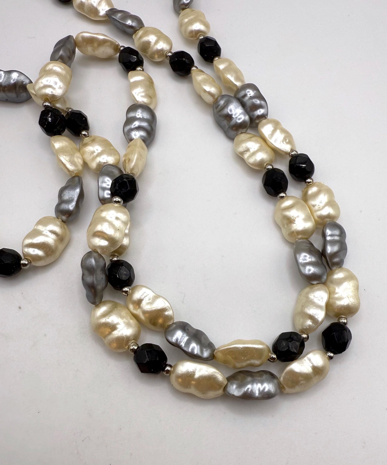vintage faux pearl black gray and white beaded long necklace 30 inch