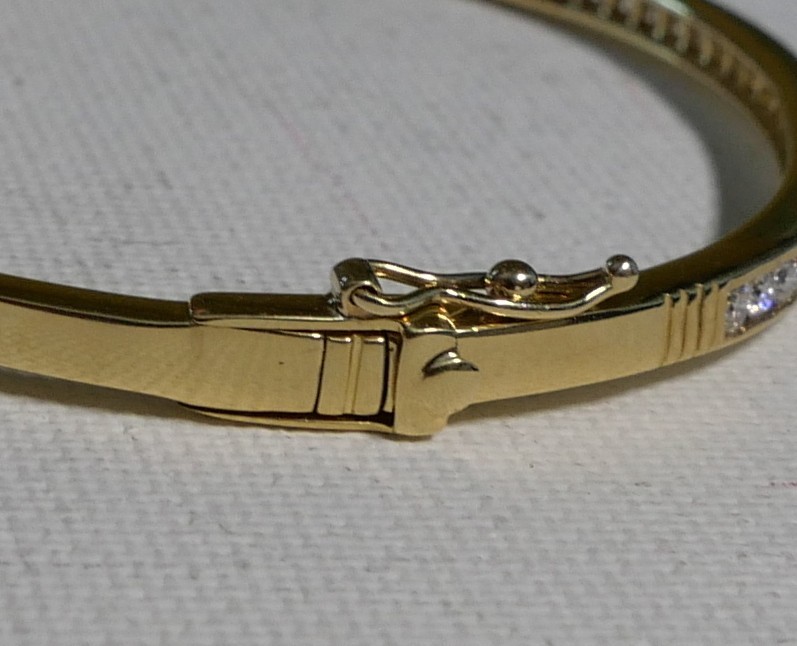 18K Yellow Gold Diamond Bangle Bracelet – 0.80 TCW – Secure Double Clasp
