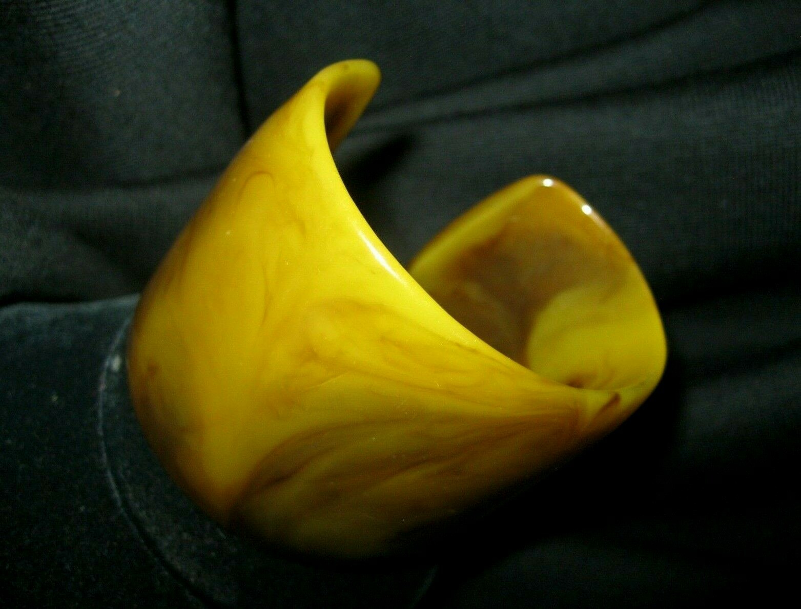 2-3/8″ Caramel Warm Olives Browns Spanish Moss Agate Marbled Horn Bakelite Cuff