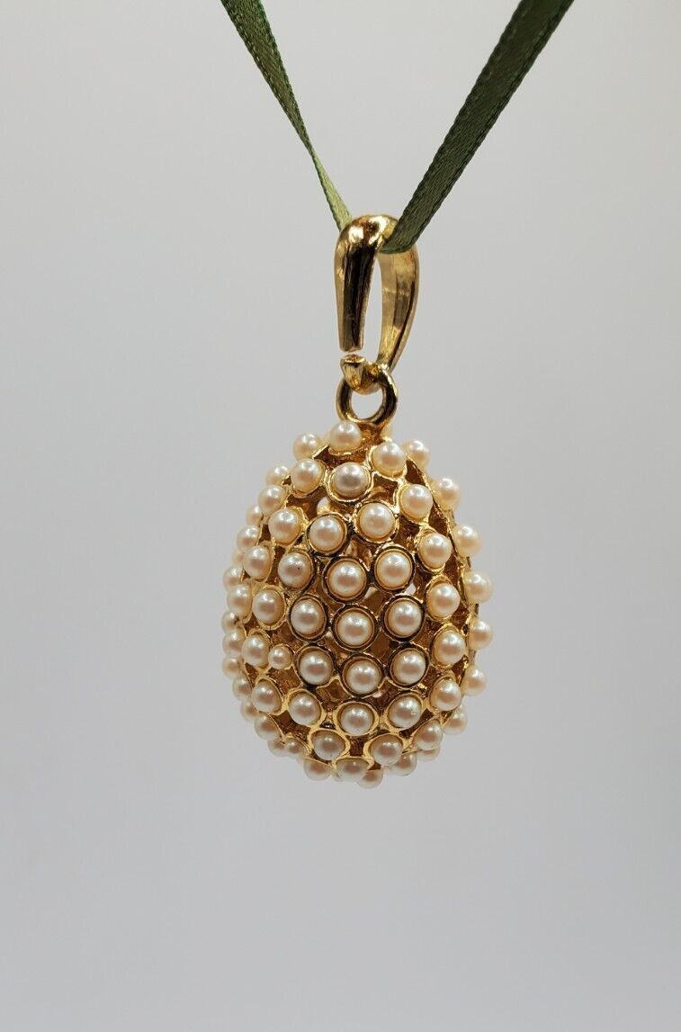 vtg Gold Tone Faux Pearls Egg Shaped 2.25″ (From Bail to Bottom) Pendant ne04