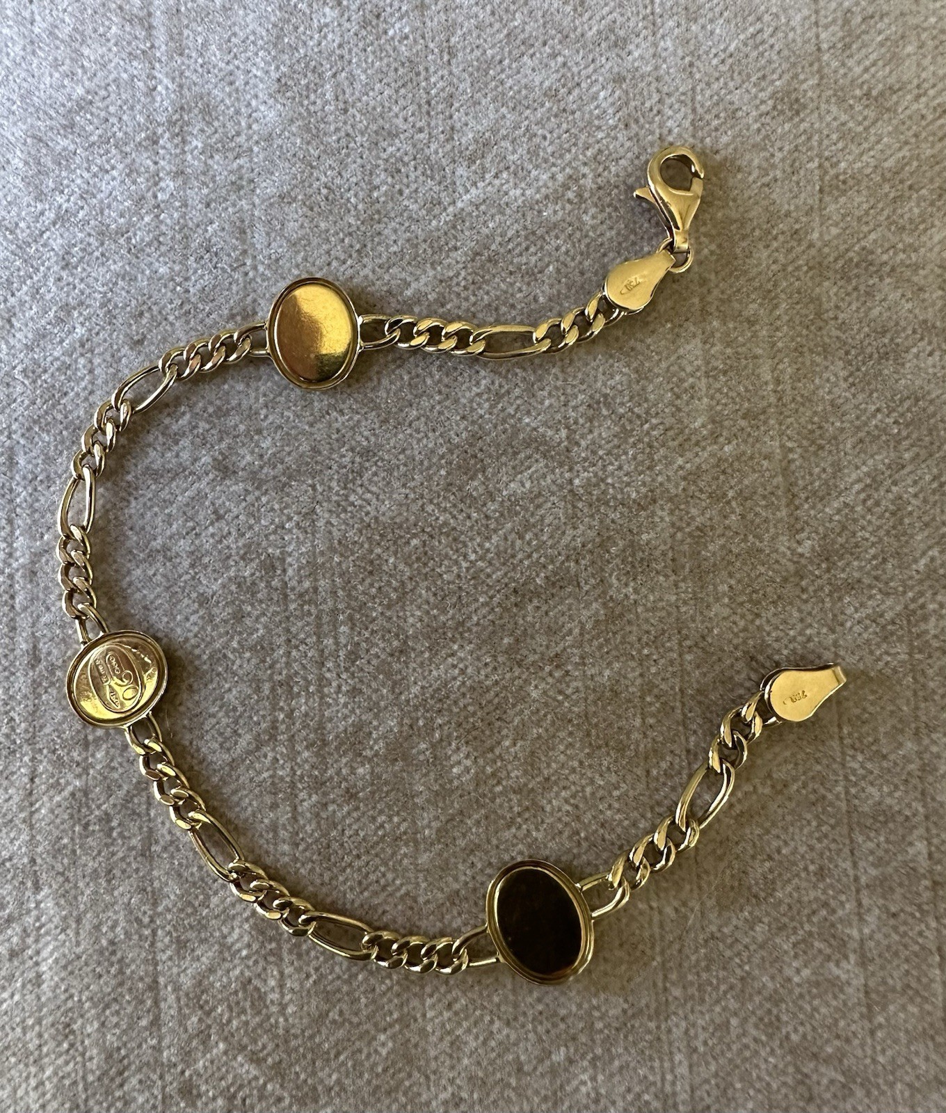 Vintage 18K Yellow Gold Italian Woman Cameo Figaro Chain Bracelet, 8 Inches
