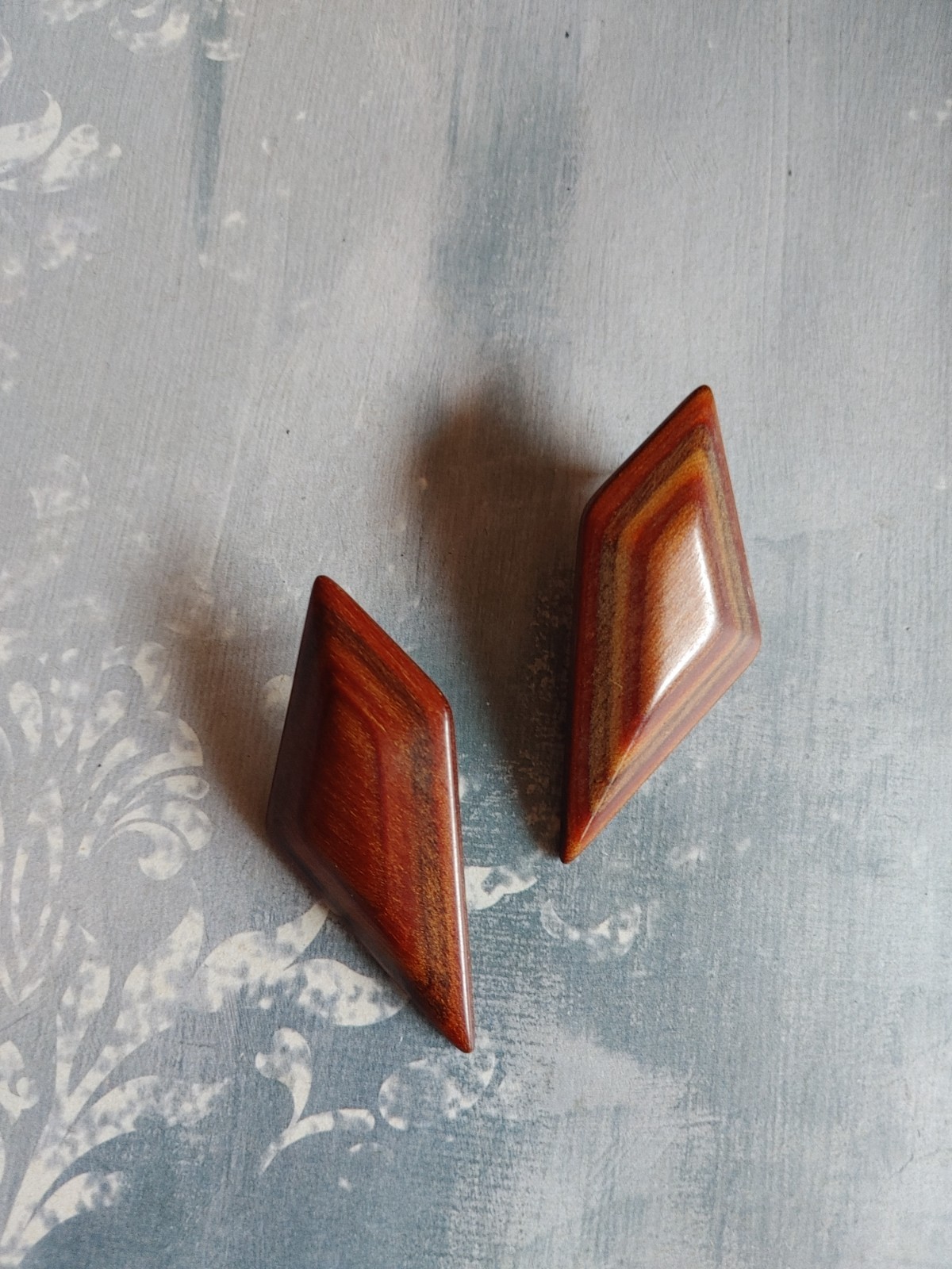 Vintage wood carved abstract post earrings phenolic resin 1950’s mid century MCM