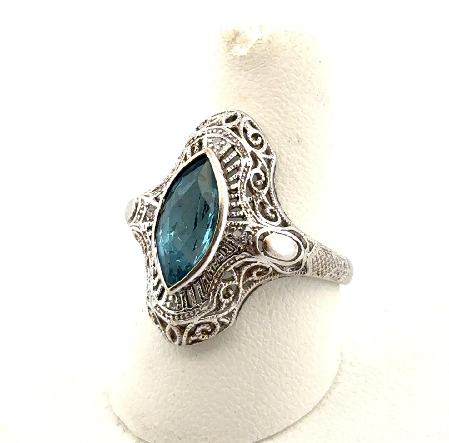 Size: 8 Vintage 10k White Gold Filigree Open Work Blue Topaz Ring 4.3g