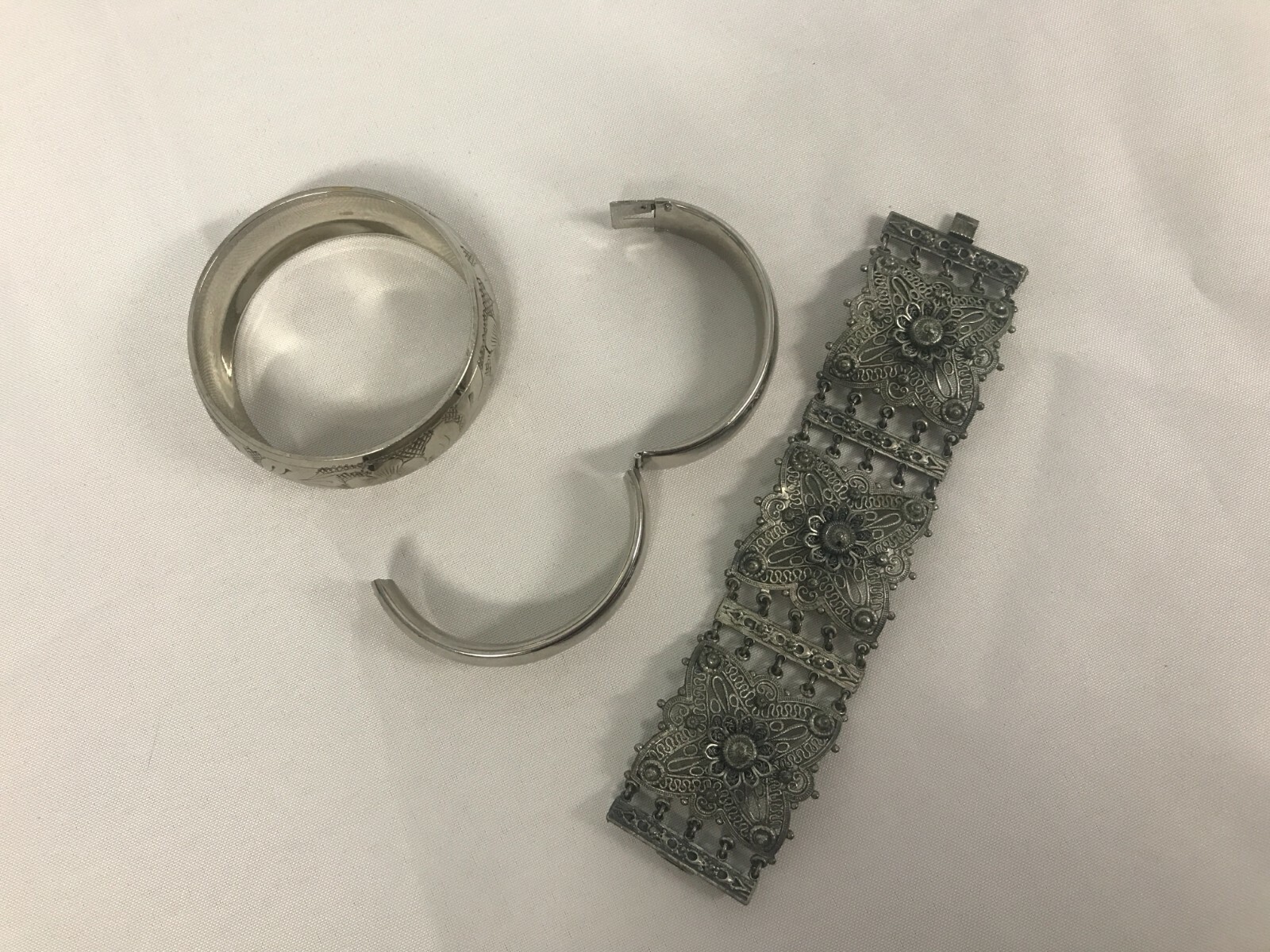 3 VINTAGE SILVERTONE HINGED BANGLE, PIERCED FILLIGREE & ETCHED FLOWER BRACELETS